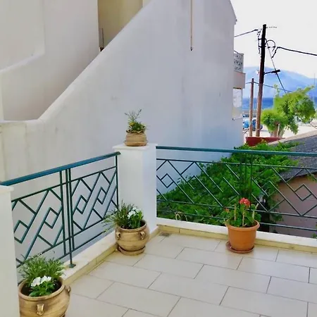 Alexi's Apartment. 1 Minute Walk To The Beach. Διαμέρισμα Σάμη