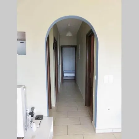 アパート Alexi's Apartment. 1 Minute Walk To The Beach. *