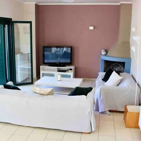 Alexi's Apartment. 1 Minute Walk To The Beach. Apartment
