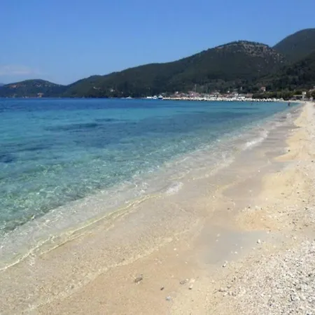 アパート Alexi's Apartment. 1 Minute Walk To The Beach.