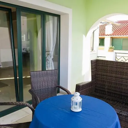 Alexi's Apartment. 1 Minute Walk To The Beach.
