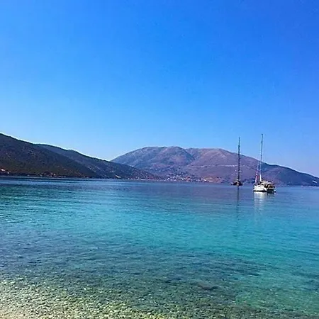 Alexi's Apartment. 1 Minute Walk To The Beach. Sami (Kefalonia)