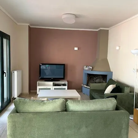 アパート Alexi's Apartment. 1 Minute Walk To The Beach.