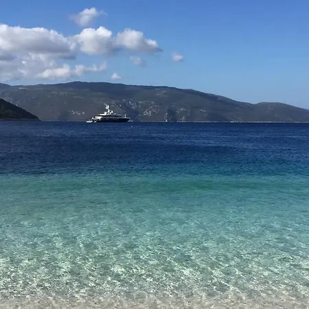 Alexi's Apartment. 1 Minute Walk To The Beach. Sami (Kefalonia)